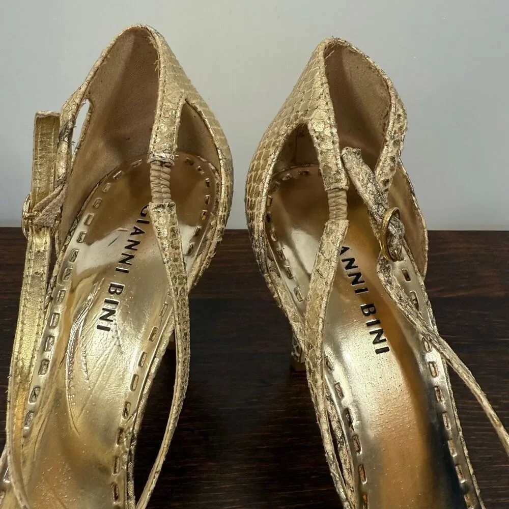 Gianni Bini Women’s gold leather snake Print 3” straps heel Sphere size 8.5